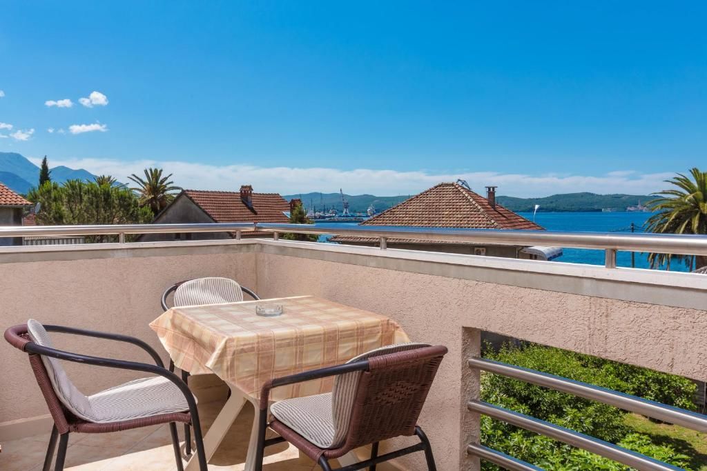 Апартаменты Rosić Apartments Тиват